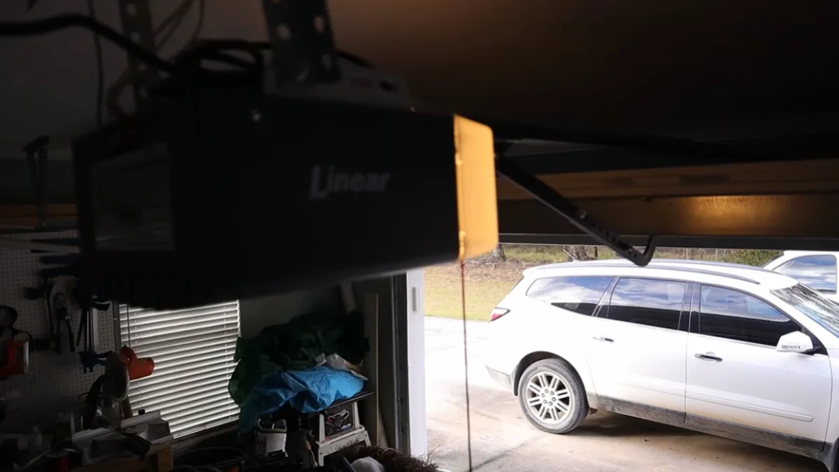 garage door not closing clicking sound