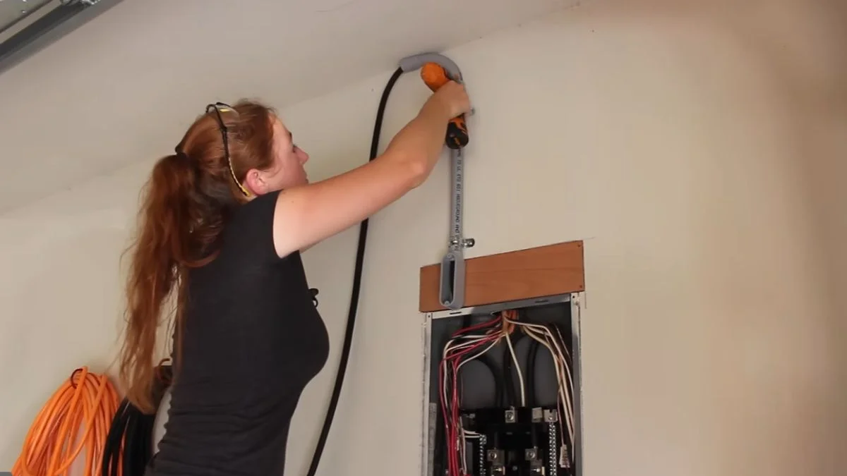 how to run 220 to detached garage