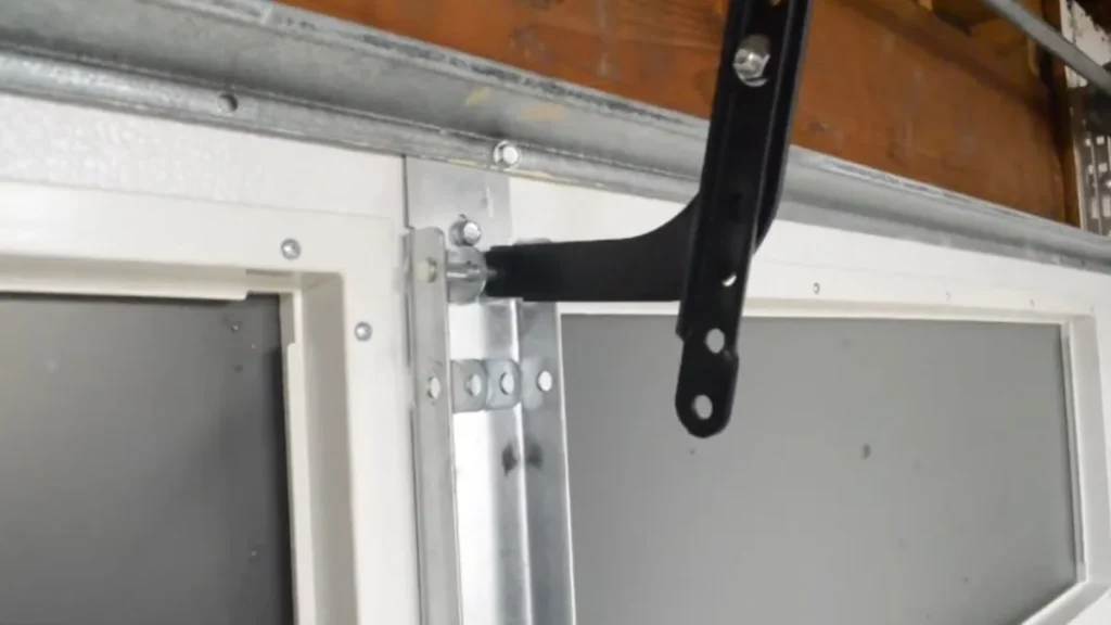 Reinforcement Bracket at the Mounting Point